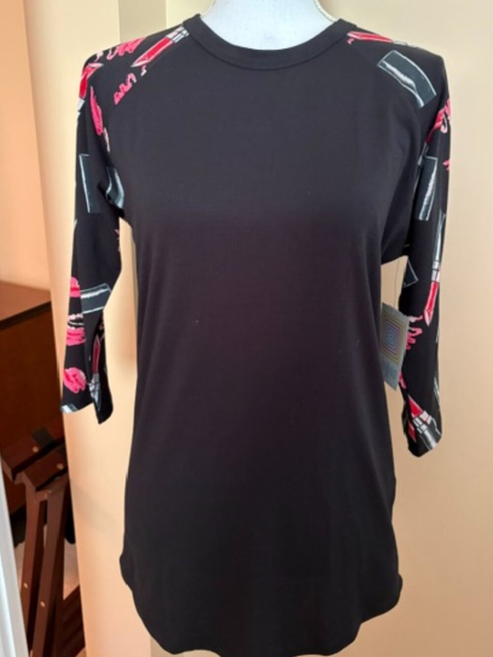 NWT LULAROE LONG "RED LIPSTICK" TOP